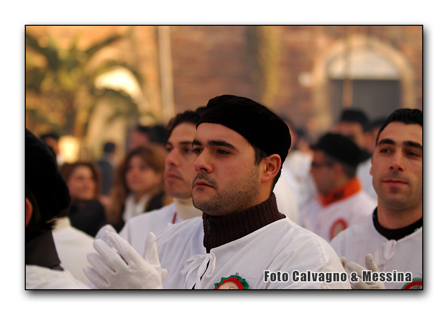 Photo of Devoto che applaude