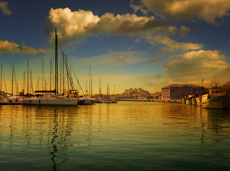 Photo of tramonto sulla darsena